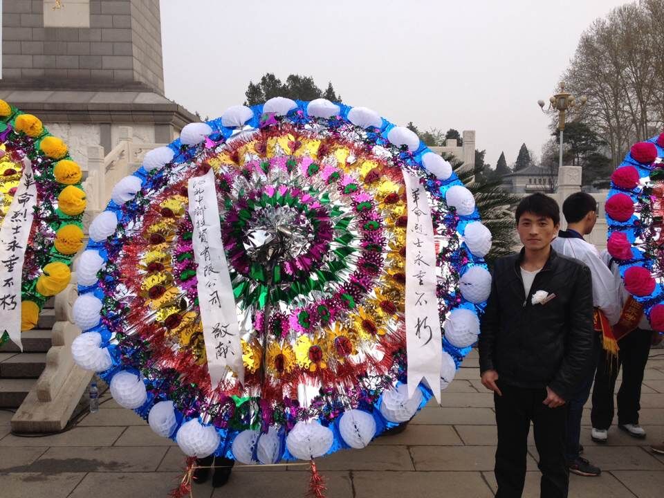 公司干部職工，到華北軍區(qū)烈士陵園掃墓，深切緬懷革命先烈