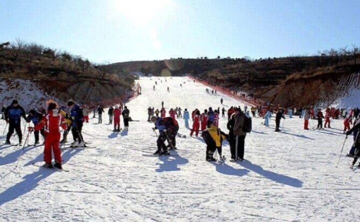 河北中都投資有限公司歡迎各界朋友，到薊洲國際滑雪場度假、旅游。